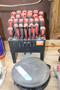 lot 250 image: Skil Cordless Screwdriver Set, Large Screwdriver Set with Storage Block