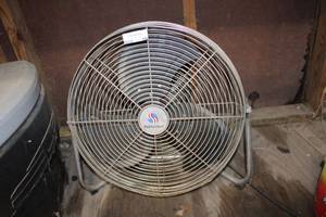 lot 264 image: Floor Fan Model 10180