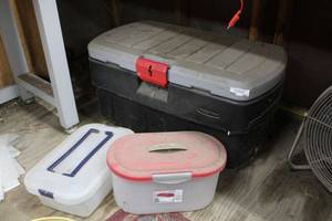 lot 262 image: Rubbermaid Storage Bin, and Totes
