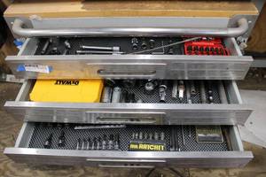 lot 236 image: 3 Drawers of Tools Ratchet Sets