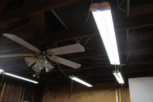 lot 318 image: 4 Linkable LED Shop Lights