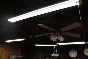 lot 317 image: 4 Linkable LED Shop Lights