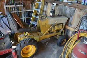 lot 217 image: Cub Cadet Yellow Lawn Tractor