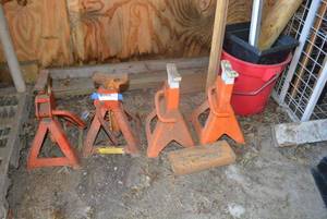lot 328 image: Jack Stands, 4 Total