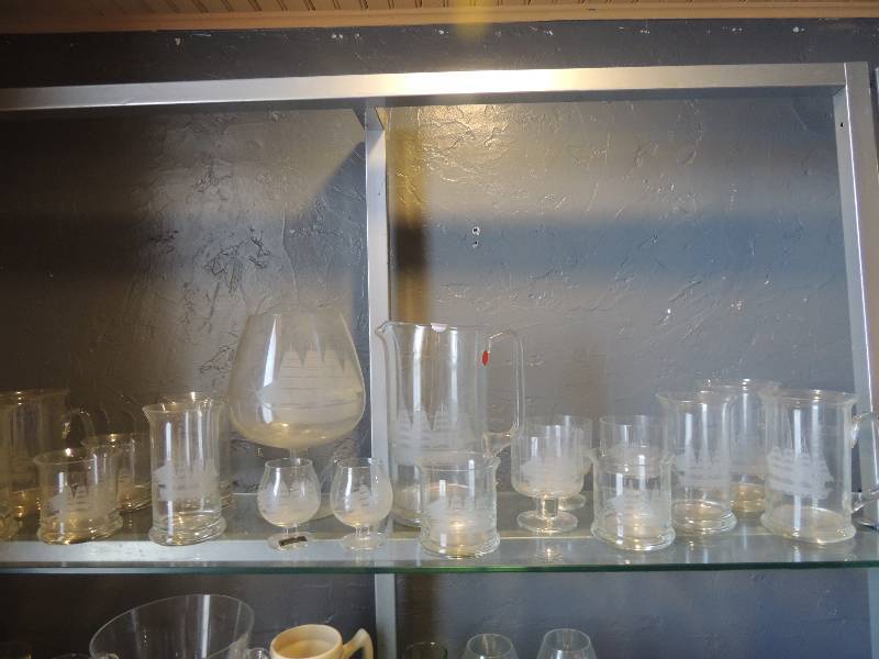 lot 3 image: Cutty Sark Bar Ware - Etched - Tusc...