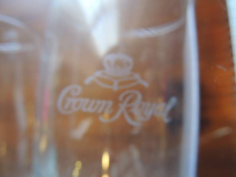 lot 5 image: Crown Royal Glasses - set of 2 -5.5...
