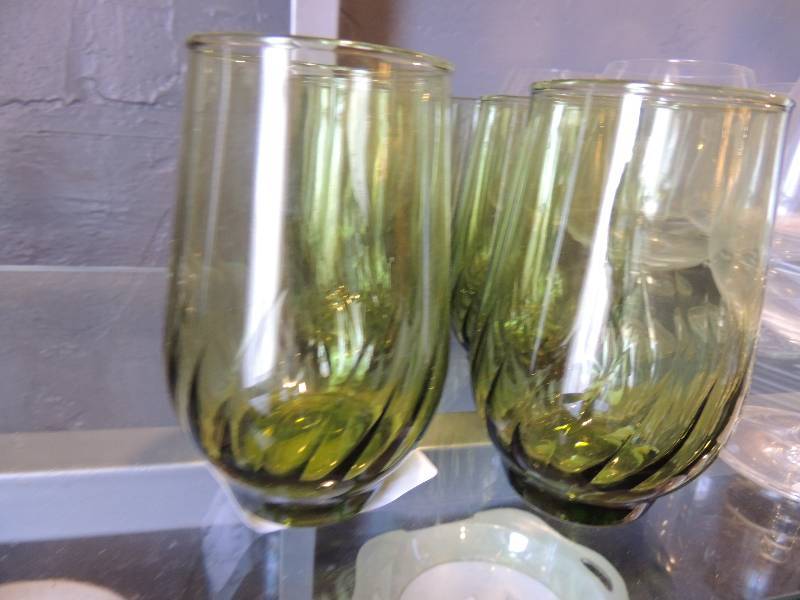 lot 8 image: 7 Green Juice Glasses 4.5 height