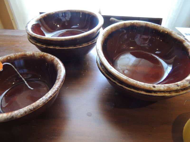 lot 27 image: Hull Pottery - Brown Bowls 6.5 qty...
