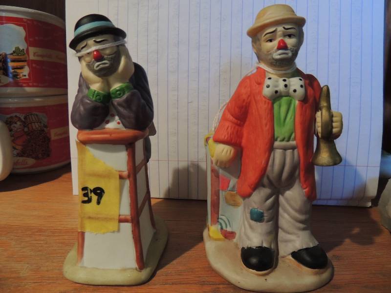 lot 39 image: Emmit Kelly x 2 Flambro...