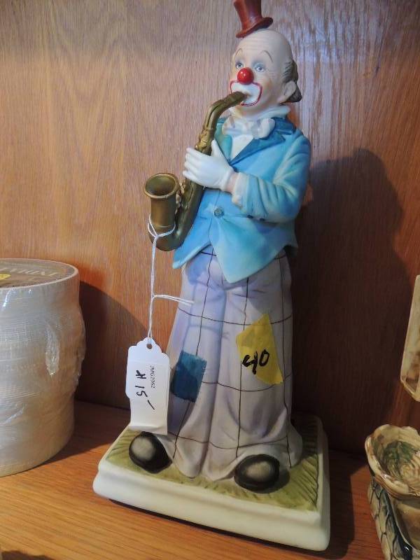 lot 40 image: 13 Clown Music box
