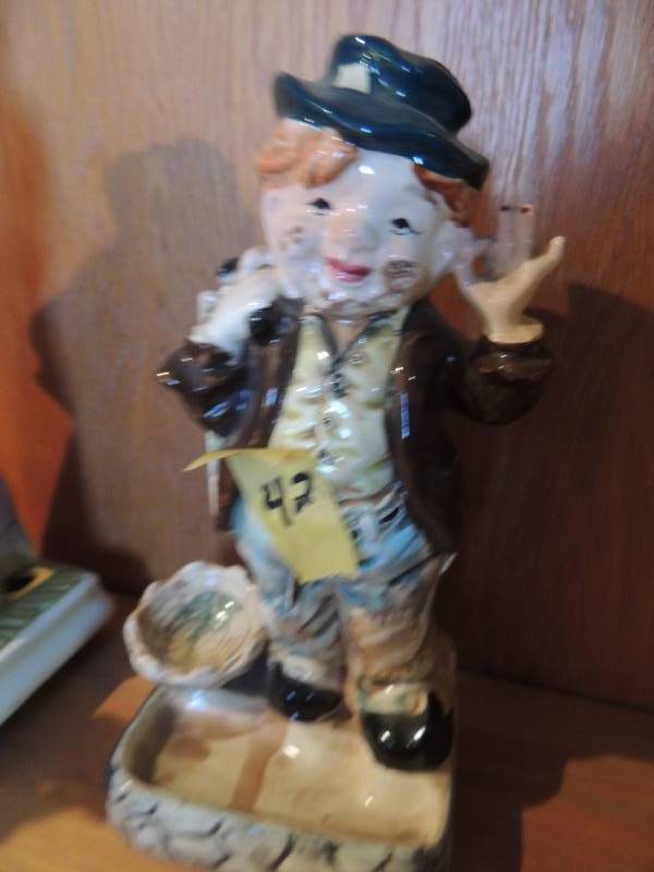 lot 42 image: 10 Porcelian Clown...