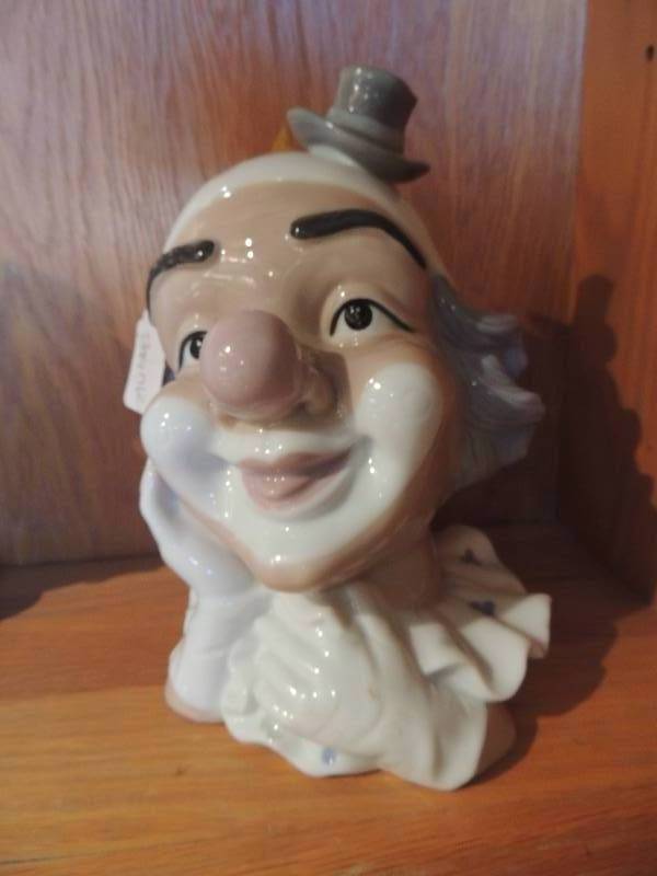 lot 44 image: Porcelain Clown Head 9.5...