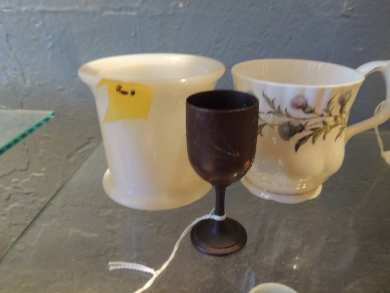 lot 61 image: Royal Albert Bone China (England)Br...