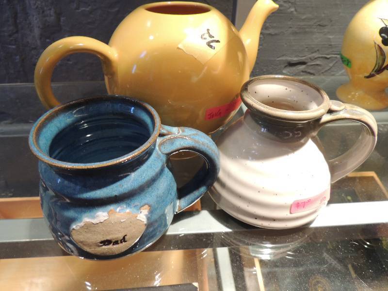 lot 72 image: Coffee Mug DAD by Pike, 4 coffee...