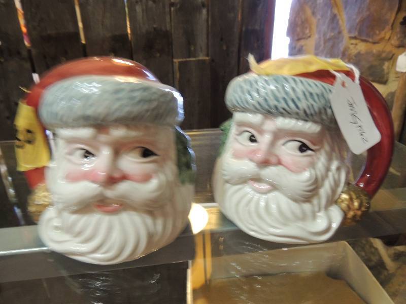 lot 80 image: Santa Salt and Pepper Shakers 1991 ...