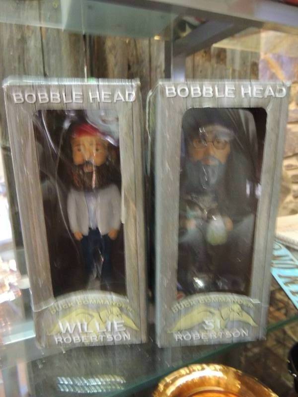 lot 82 image: Duck Dynasty Bobble Head Will & ...