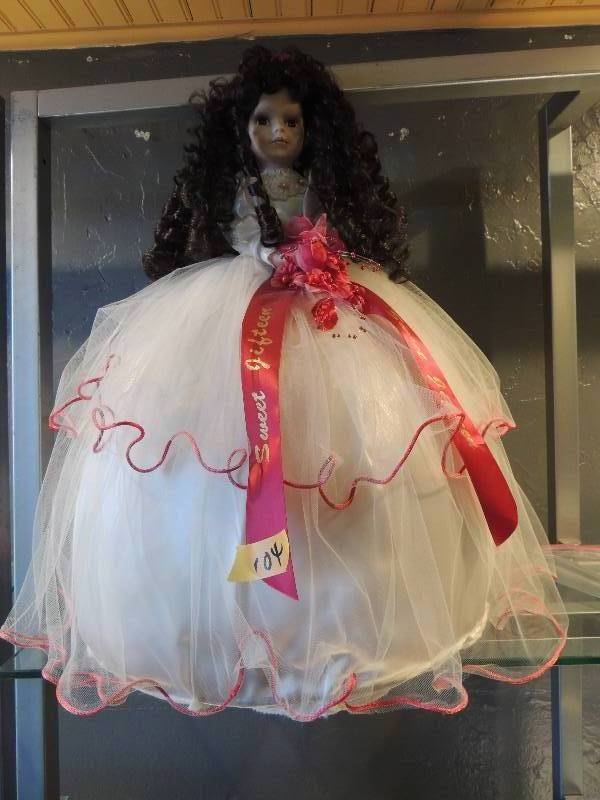 lot 104 image: QUINCEANERA  Sweet 15   Porcelain DOLL 21 HT