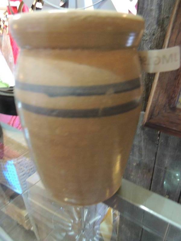 lot 108 image: Crock with small chip 6...
