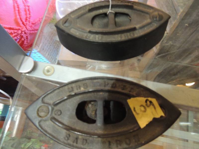 lot 109 image: Mrs Potts SAD Iron qty 2...