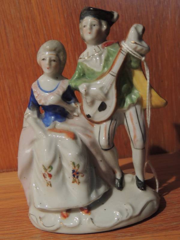 lot 142 image: Occupied Japan  - Victorian Porcelain Figurine of Cou...