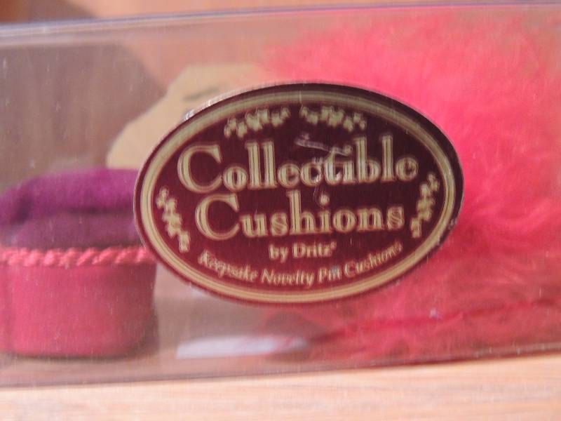 lot 139 image: Collectible Cushions 4x2.5...