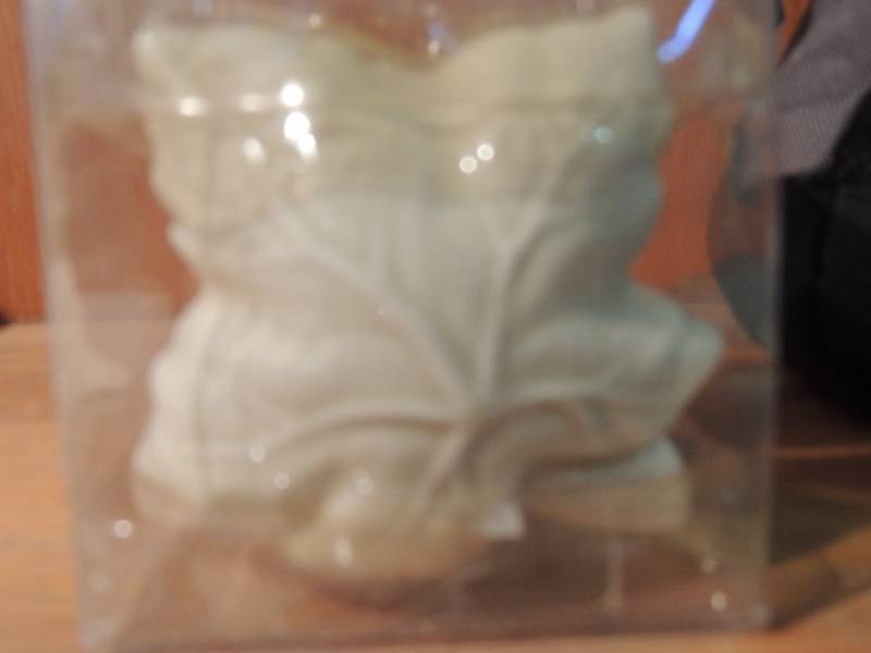 lot 140 image: Salt and Pepper Shakers Harvest 3...