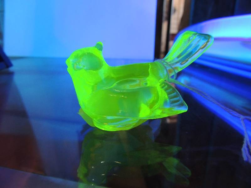lot 173 image: Vaseline GlassUruanium Glass - ye...