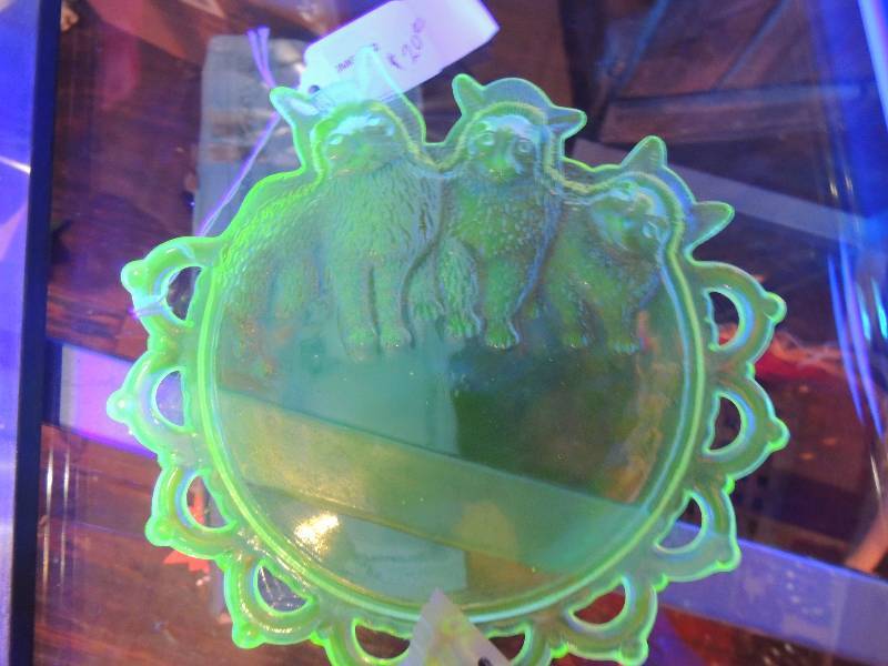 lot 174 image: Vaseline GlassUruanium Glass -  Ye...