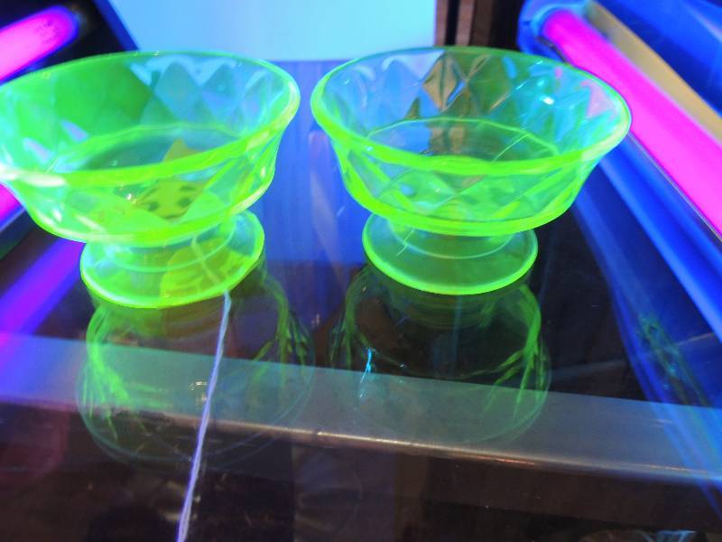 lot 175 image: Vaseline GlassUruanium Glass - Sh...