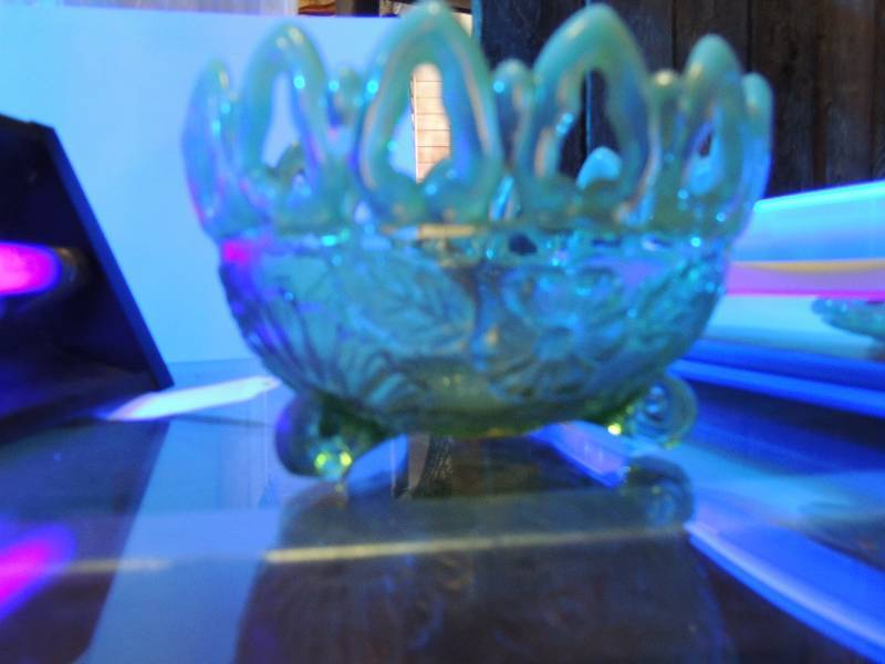 lot 183 image: Vaseline GlassUruanium Glass - G...