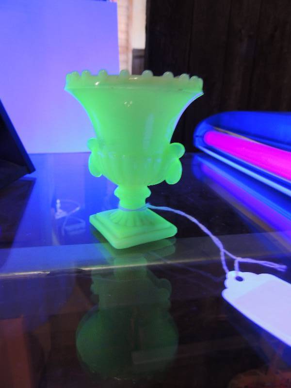 lot 189 image: Vaseline GlassUruanium Glass - F...