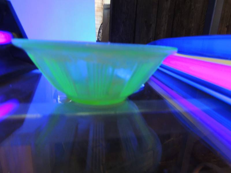 lot 190 image: Vaseline GlassUruanium Glass - G...