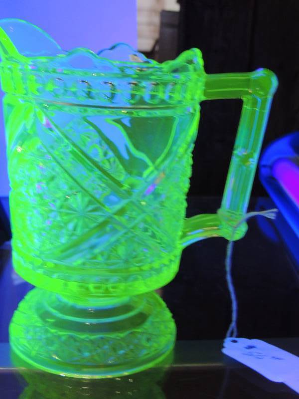 lot 193 image: Vaseline GlassUruanium Glass - D...