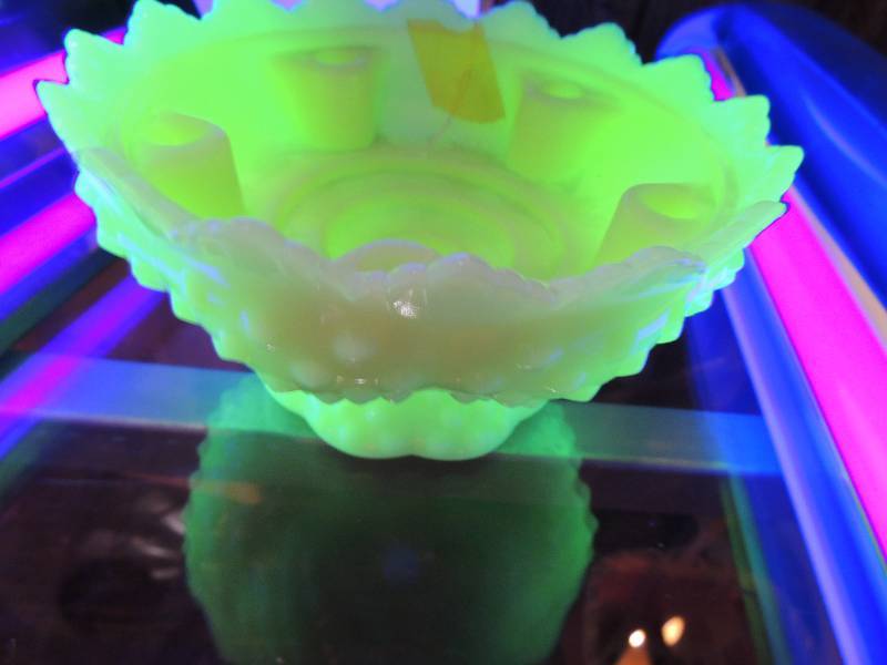 lot 195 image: Vaseline GlassUruanium Glass - F...