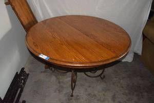 lot 12 image: 43 Round Kitchen Table with 1 18 Leaf by Kincaid Furniture Co., Curved Metal Base