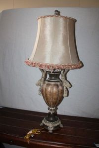lot 72 image: Metal Dual Grip Tassel Table Lamp