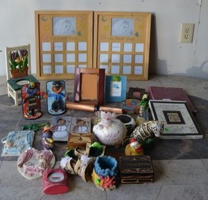 lot 102 image: Babys First Years Photo Frames, Piggy Bank and Kids Room Items and more kids items