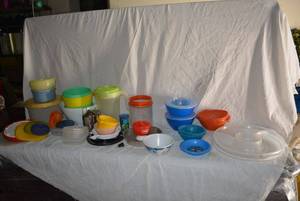 lot 124 image: Kitchen Tupperware Containers and More