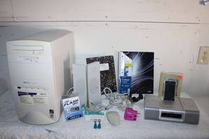 lot 126 image: Computer Lot HP Pavilion 7360, 2 GB Flash Drive unopened, Speakers, iHomeiPod Player Model iP9 and More