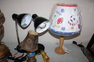 lot 79 image: 4 Small Desk Lamps as shown