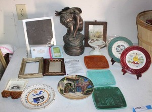 lot 170 image: Souvenirs State Plates, Picture Frames, Brass Angel Statue