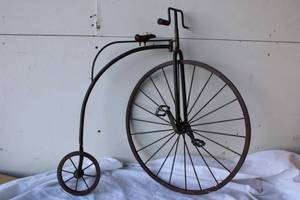 lot 233 image: Vintage Style Metal Bicycle with Wooden Seat and Handle decor size