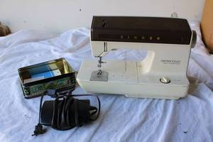 lot 195 image: Singer Creative Touch Sewing Machine with Foot Pedal and Pins