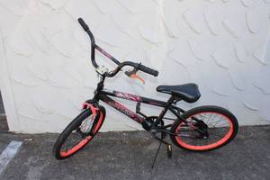 lot 199 image: 20 Boys Kent Backbone Bicycle