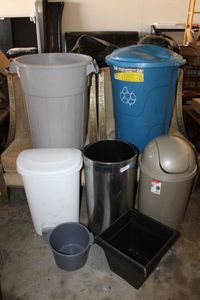 lot 185 image: Trash Cans Small and up to 32 Gallon Size