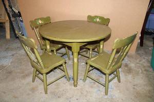lot 5 image: Vintage Childrens Table and Chairs PA Amish made by Moses M. Hoening (in Good Condition)