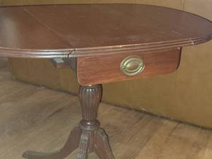 lot 236 image: Vintage Duncan Phyfe Side Table
