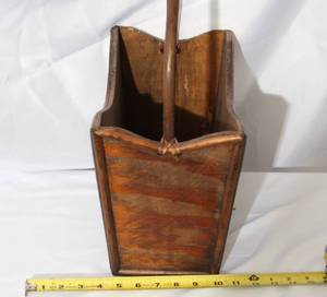 lot 151 image: Rattan Magazine Basket