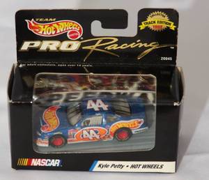 lot 71 image: Hot Wheels Pro Kyle Petty  NASCAR  Pro Racing 1998