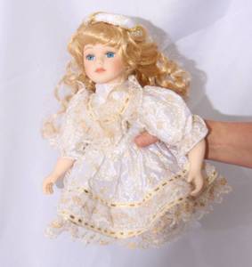 lot 154 image: Geppeddo Angel Doll Super cute Wings are in the box
